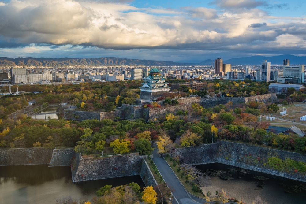 Vue sur Osaka avec Osaka Castle en automne