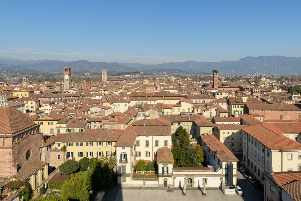 Vue sur les toits de Lucques avec la Torre Guinigi