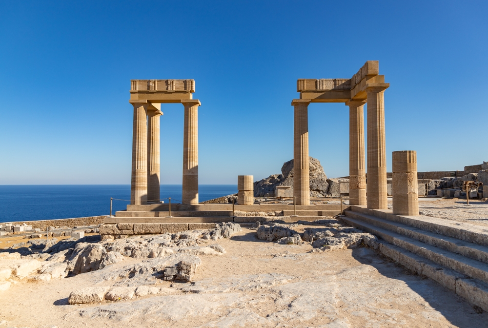 Visiter Rhodes : que faire ? 18 lieux à voir et activités 28 Le portique hellénistique de l’acropole de Lindos