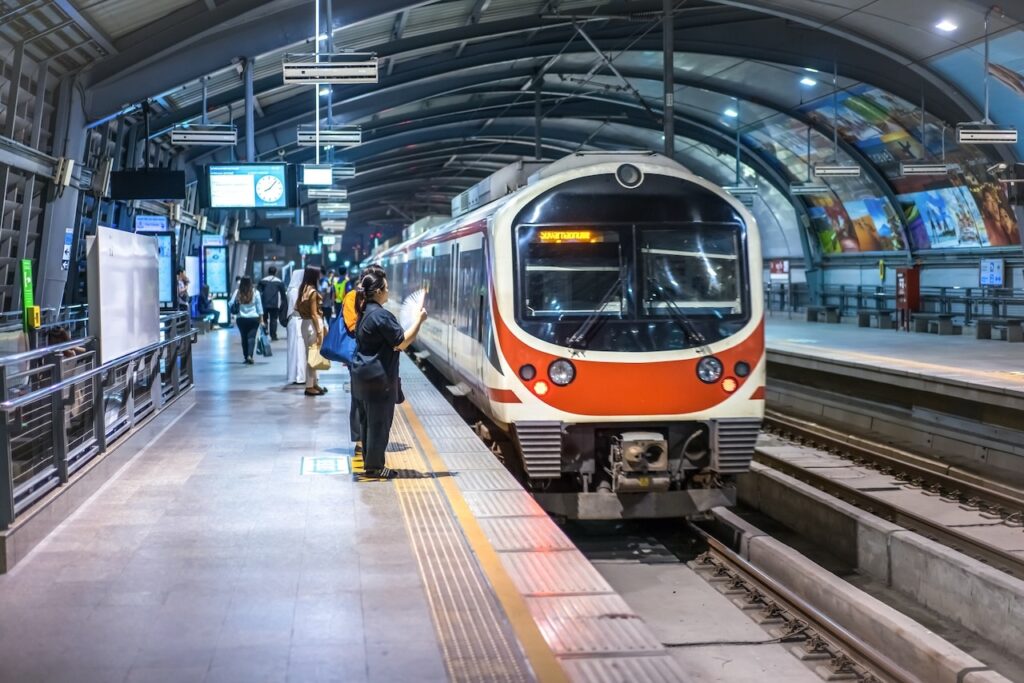 De l’aéroport de Bangkok au centre-ville en 30 minutes 🇹🇭 15 Airport Rail Link de Bangkok