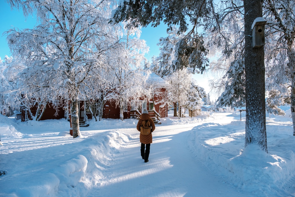Où dormir en Laponie ? Les 6 meilleures villes et de bons hôtels 11 La neige sur le village d’Äkäslompolo à Ylläs, en Laponie