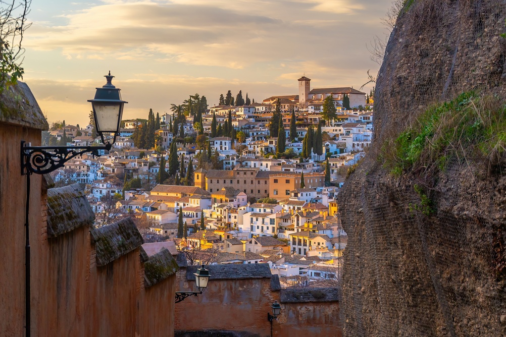 Le quartier historique de l’Albaicín vu d’en haut avec vue sur Grenade