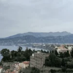 Comment aller de Naples à Sorrente en train, taxi, ferry ou bus 🍋 🇮🇹