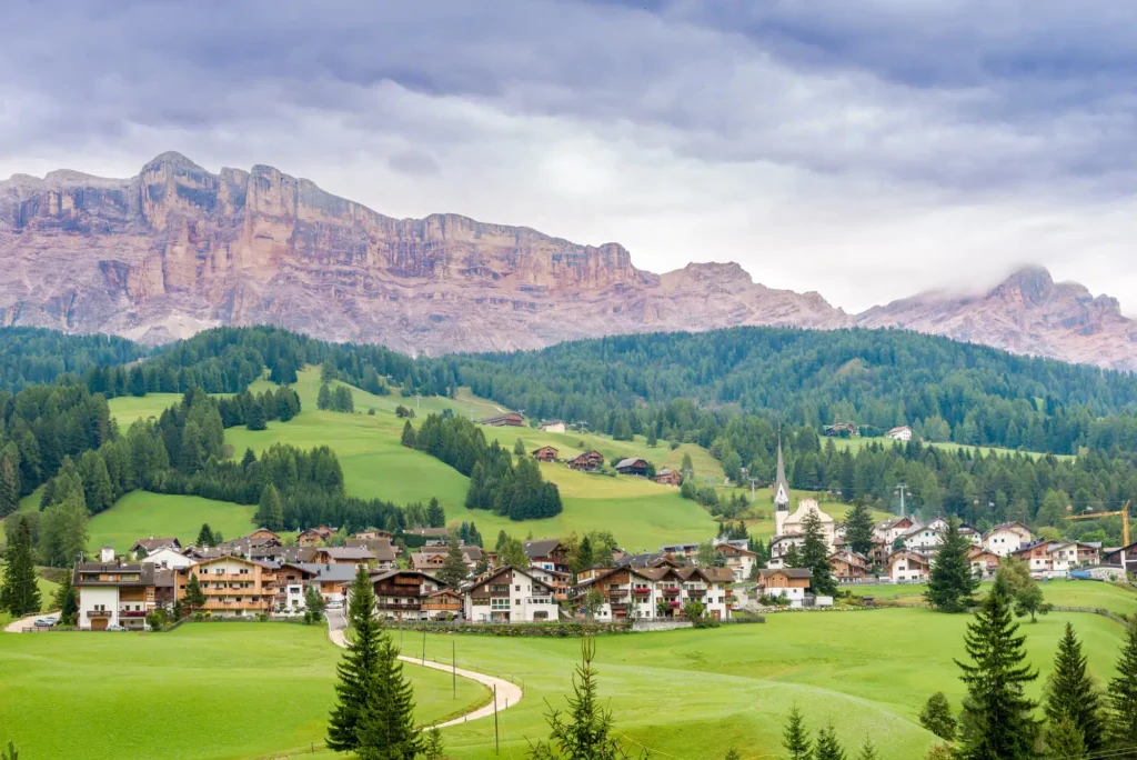 Où dormir dans les Dolomites ? Les 4 meilleures zones et hôtels (+ ceux à éviter) 🇮🇹 17 Alta Badia, où dormir pour une ambiance luxe dans les Dolomites