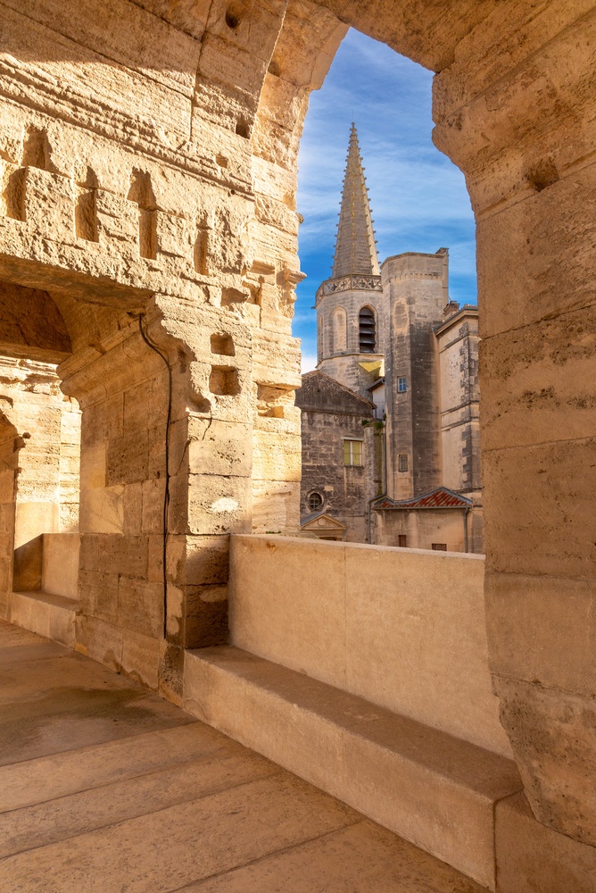 Où dormir en Provence ? Les 6 meilleures villes et de bons hôtels 11 L’amphithéâtre romain d’Arles en Provence