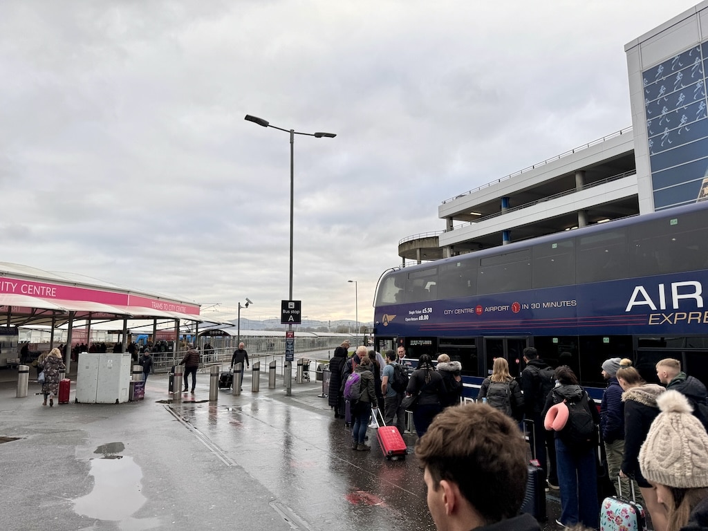 Arrêt A du bus Airlink Express à l’aéroport d’Édimbourg