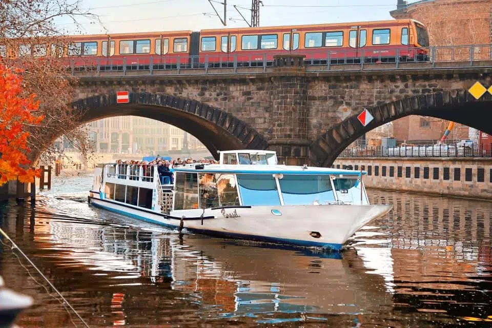 Transports en commun à Berlin : tout savoir sur les billets, les tarifs et plus encore 🚇 14 Bateau à Berlin