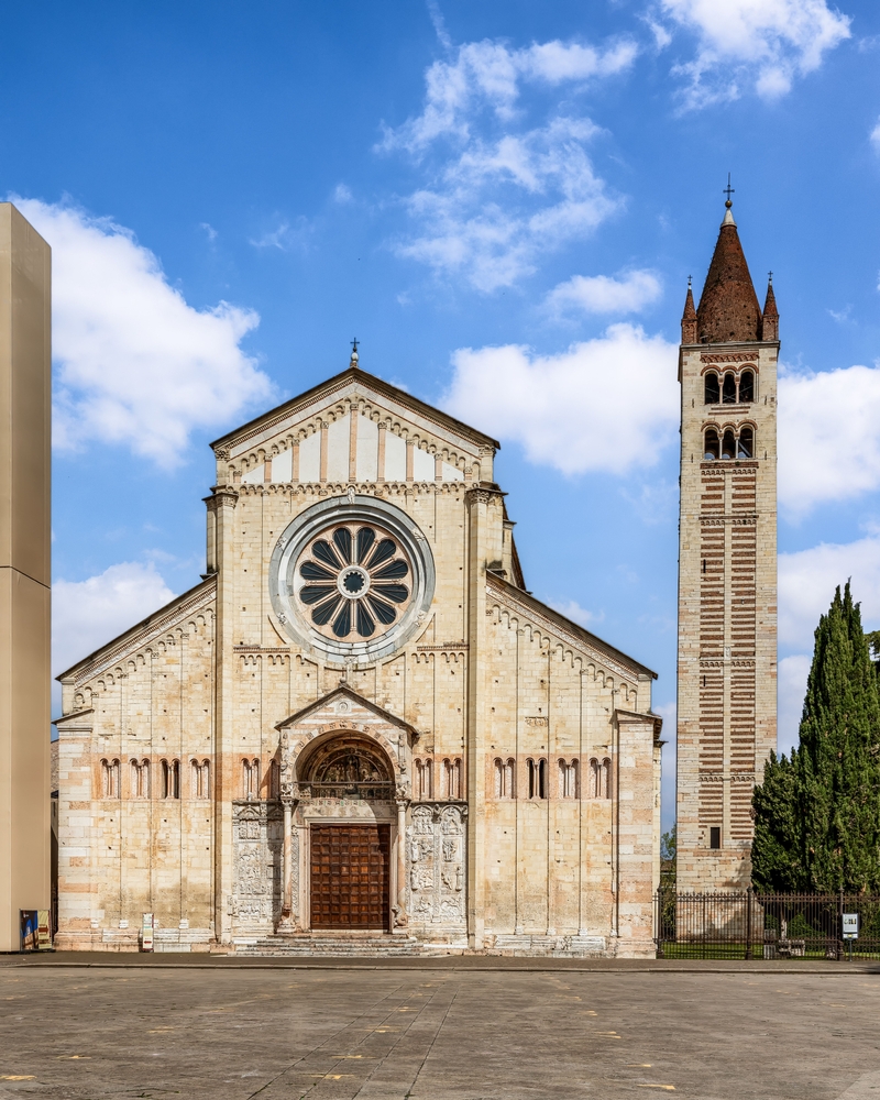 Où dormir à Vérone ? Les 6 meilleures zones et de bons hôtels 12 La façade de la Basilica di San Zeno dans le quartier de San Zeno à Vérone