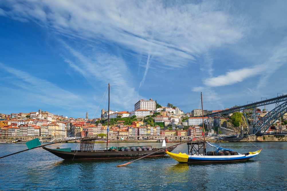 Bateaux rabelos sur le Douro à Ribeira, à Porto