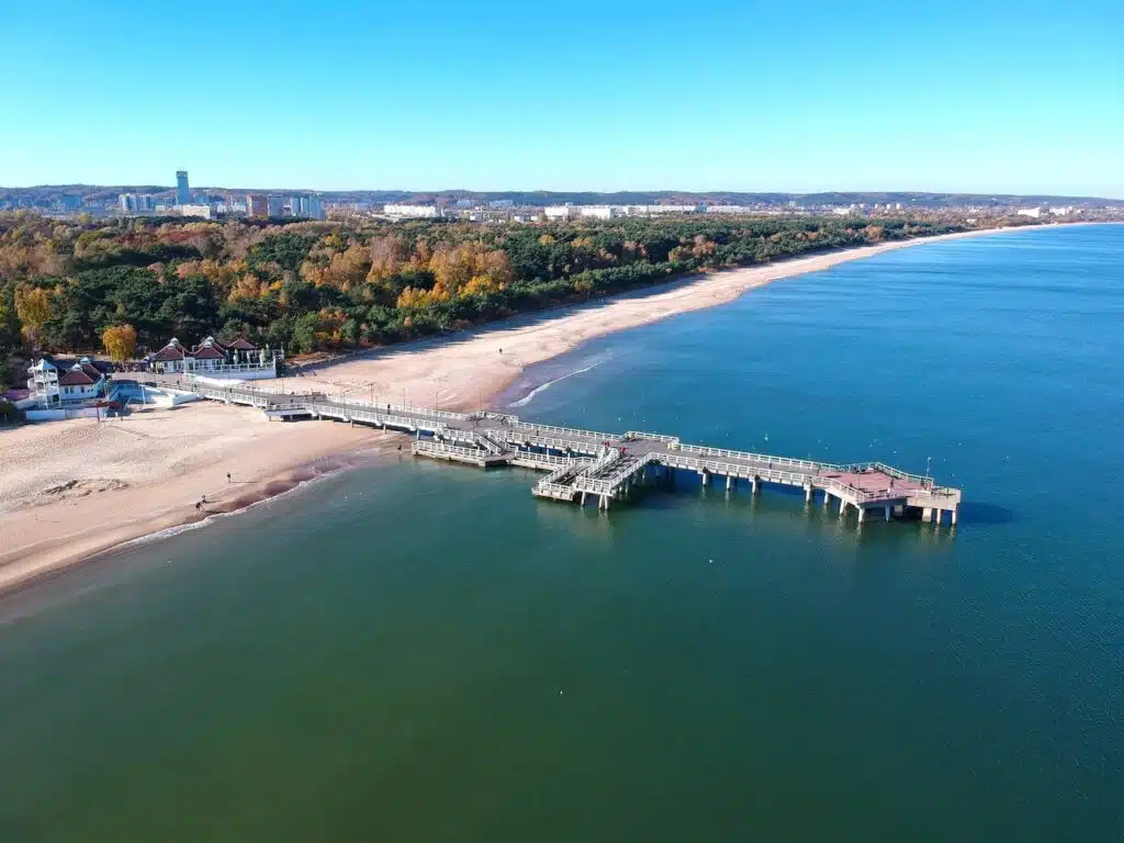 Où dormir à Gdansk ? Les 2 meilleurs quartiers et 7 hôtels formidables 🇵🇱 29 Brzeźno, le meilleur quartier où dormir à Gdansk pour une ambiance plage