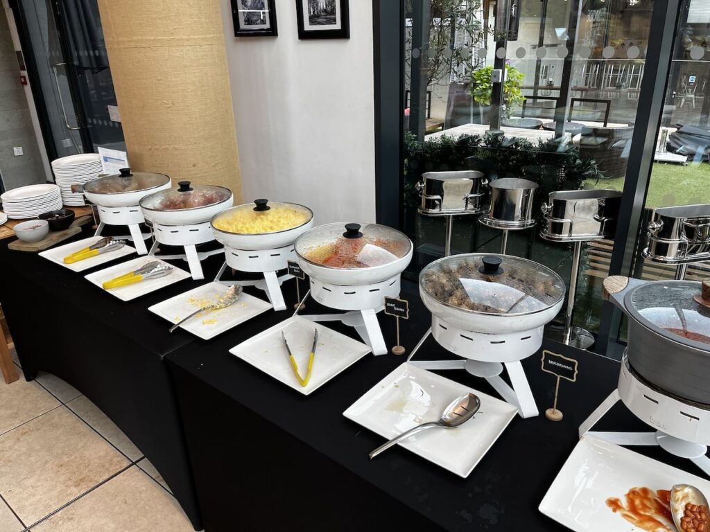 Buffet du petit-déjeuner à l’hôtel dans le centre-ville de Manchester