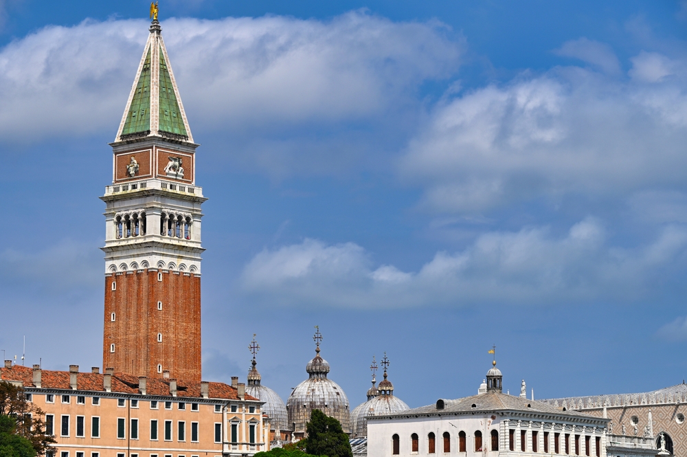 Visiter Venise : que faire ? 18 lieux à voir et activités 23 Le Campanile di San Marco, le clocher près de la basilique Saint-Marc à Venise