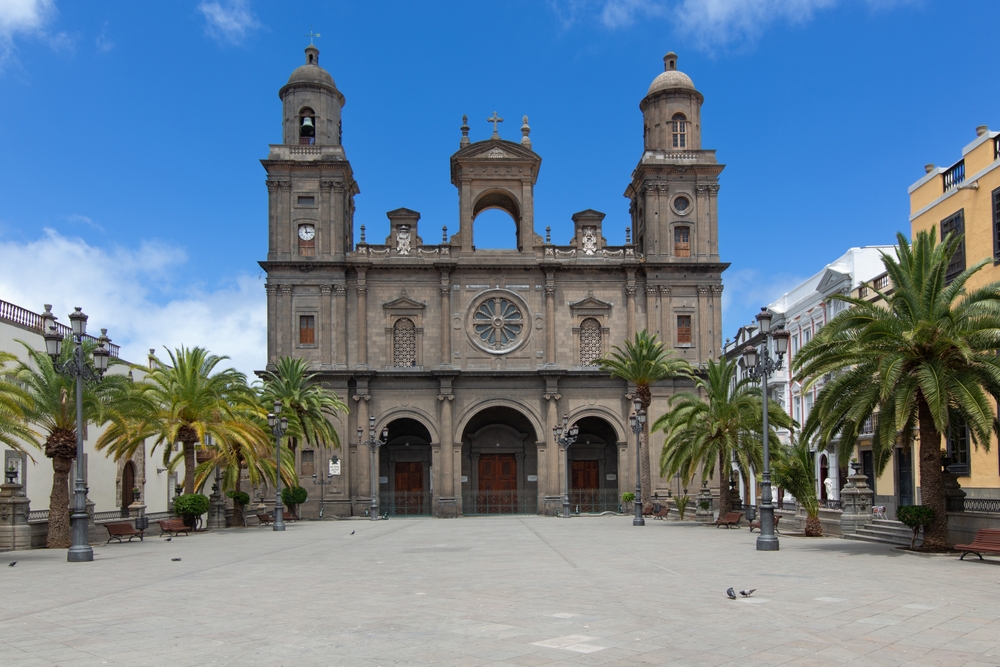 Visiter la Grande Canarie : que faire ? 17 lieux à voir et activités 26 La cathédrale Santa Ana dans le quartier de Vegueta à Las Palmas de Gran Canaria