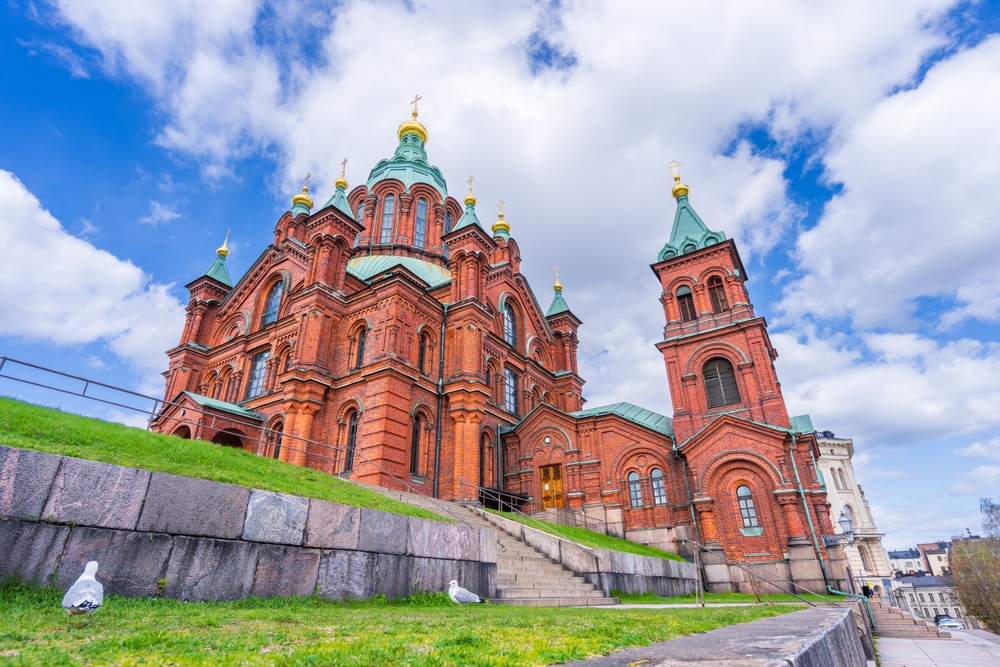 Où dormir à Helsinki ? Les 6 meilleures zones et de bons hôtels 13 La cathédrale Uspenski, avec ses briques rouges et sa coupole verte, à Katajanokka, Helsinki