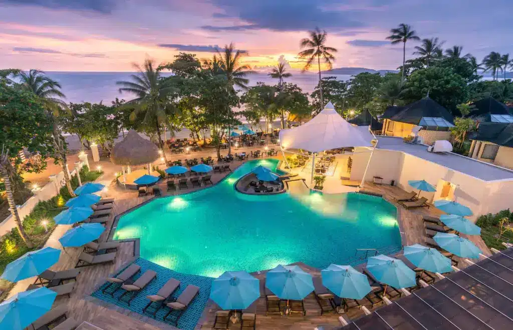 Où dormir à Krabi ? Les 6 meilleurs quartiers + hébergements uniques 🇹🇭 35 Centara Ao Nang Beach Resort & Spa Krabi, le meilleur endroit où dormir à Ao Nang pour le luxe