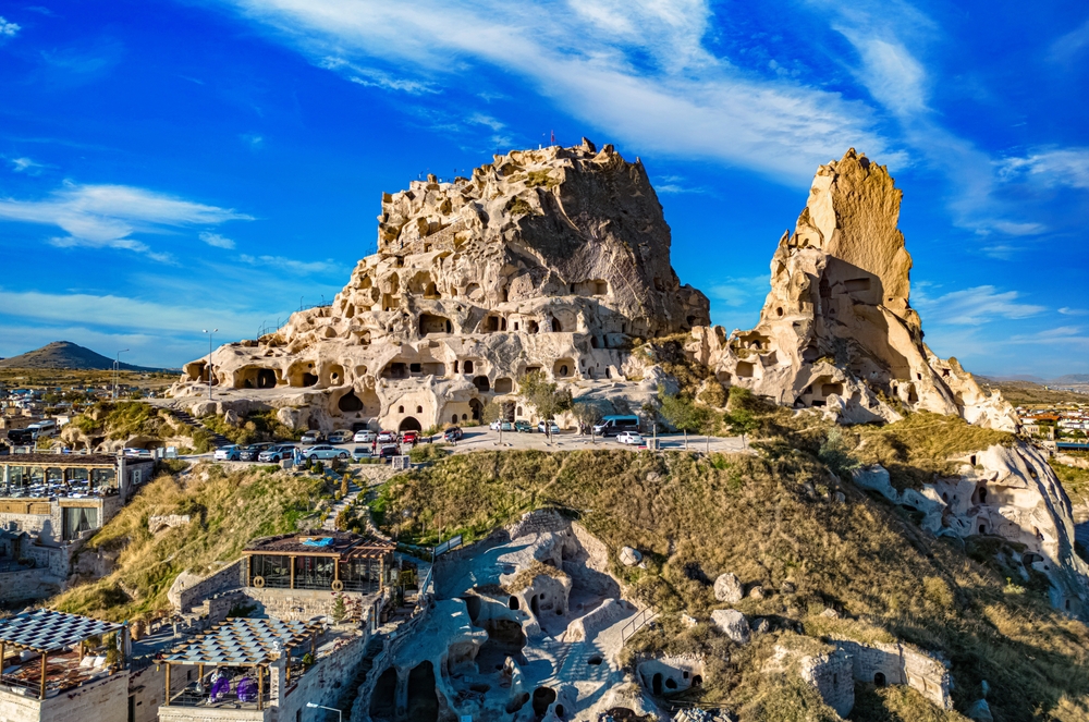 Où dormir en Cappadoce ? Les 6 meilleures villes et de bons hôtels 10 La citadelle d’Uçhisar dans la province de Nevşehir, en Cappadoce
