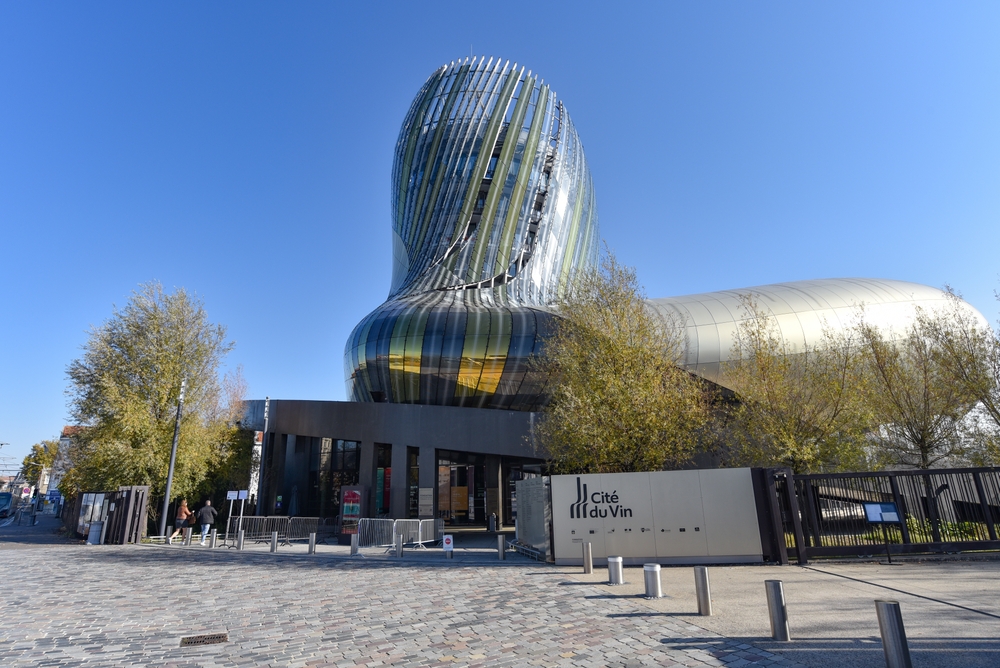 Architecture moderne près de la Cité du Vin aux Bassins à flot à Bordeaux