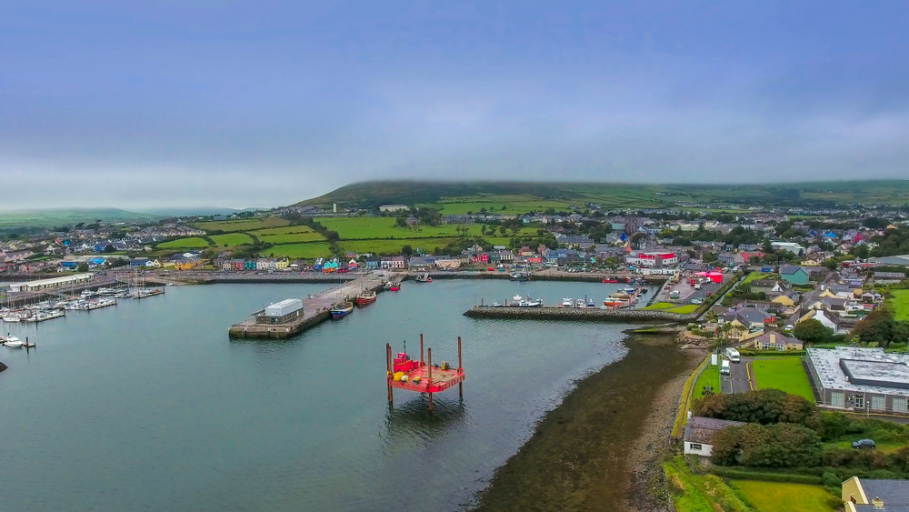 Vue aérienne de la ville de Dingle dans le comté de Kerry