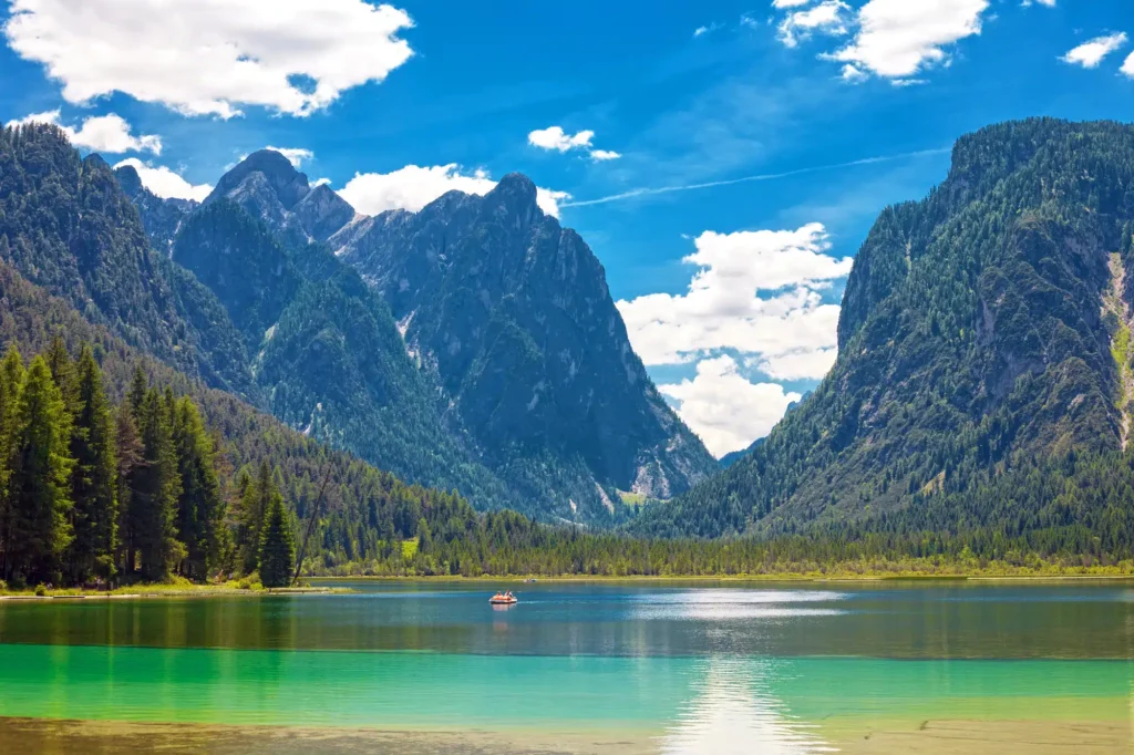 Où dormir dans les Dolomites ? Les 4 meilleures zones et hôtels (+ ceux à éviter) 🇮🇹 19 Dobbiaco, un endroit idéal pour dormir en famille dans les Dolomites