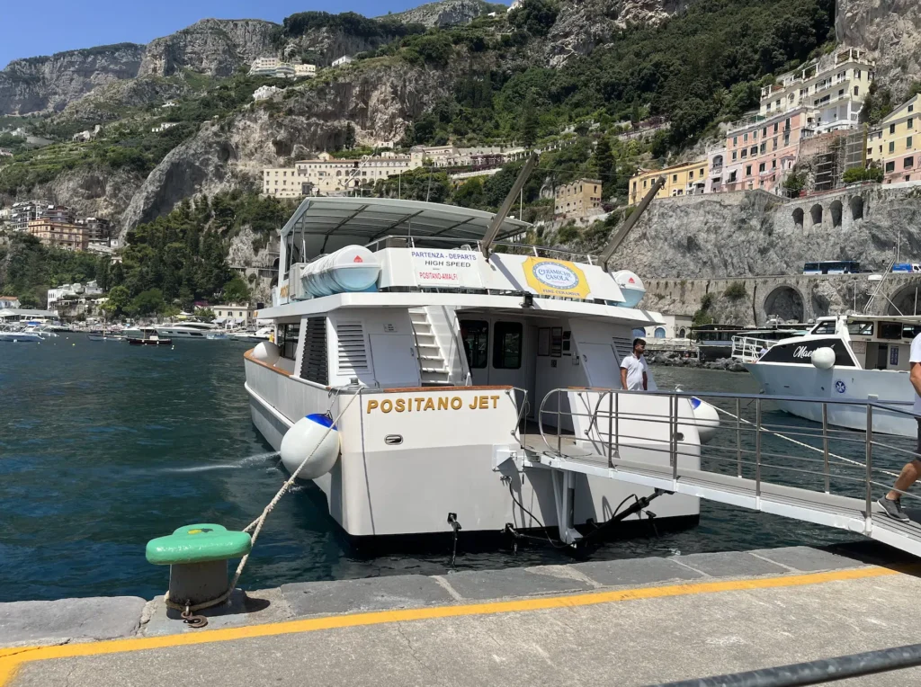 6 conseils à connaître avant de partir sur la côte amalfitaine 🇮🇹 11 Ferry entre Amalfi et Positano