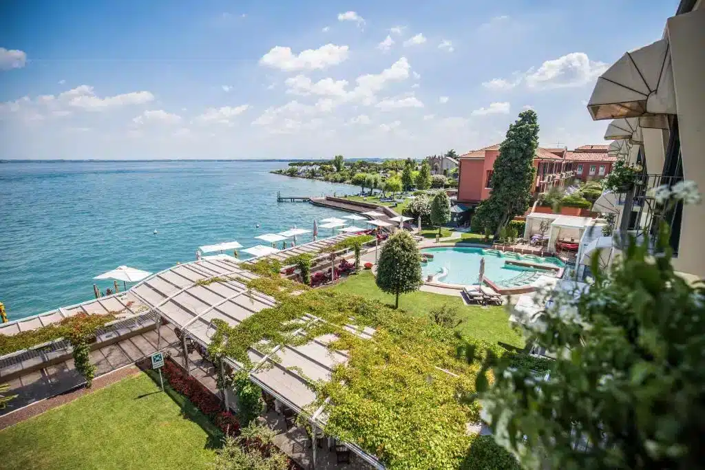 Où dormir au lac de Garde ? Les 6 meilleurs quartiers et hôtels + où éviter ! 🇮🇹 21 Grand Hotel Terme Sirmione