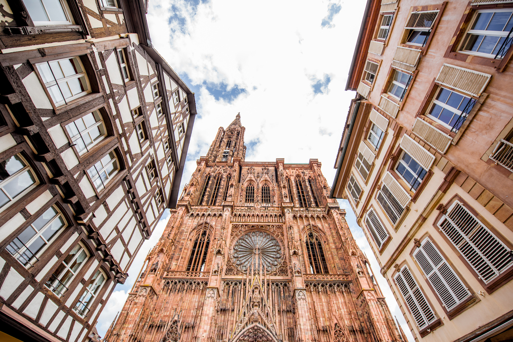 Où dormir à Strasbourg ? Les 6 meilleures zones et de bons hôtels 9 Rue aux maisons anciennes et cathédrale Notre-Dame sur la Grande Île à Strasbourg