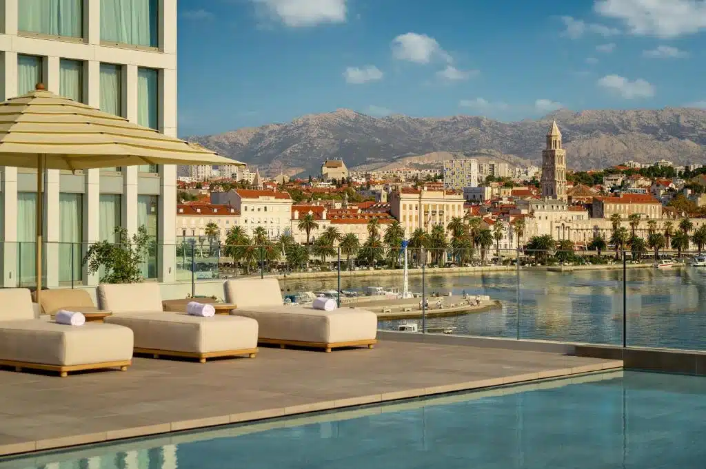 Où dormir à Split ? Les 3 meilleurs quartiers + hôtels (et où ne pas dormir) 🇭🇷 22 Hotel Ambasador