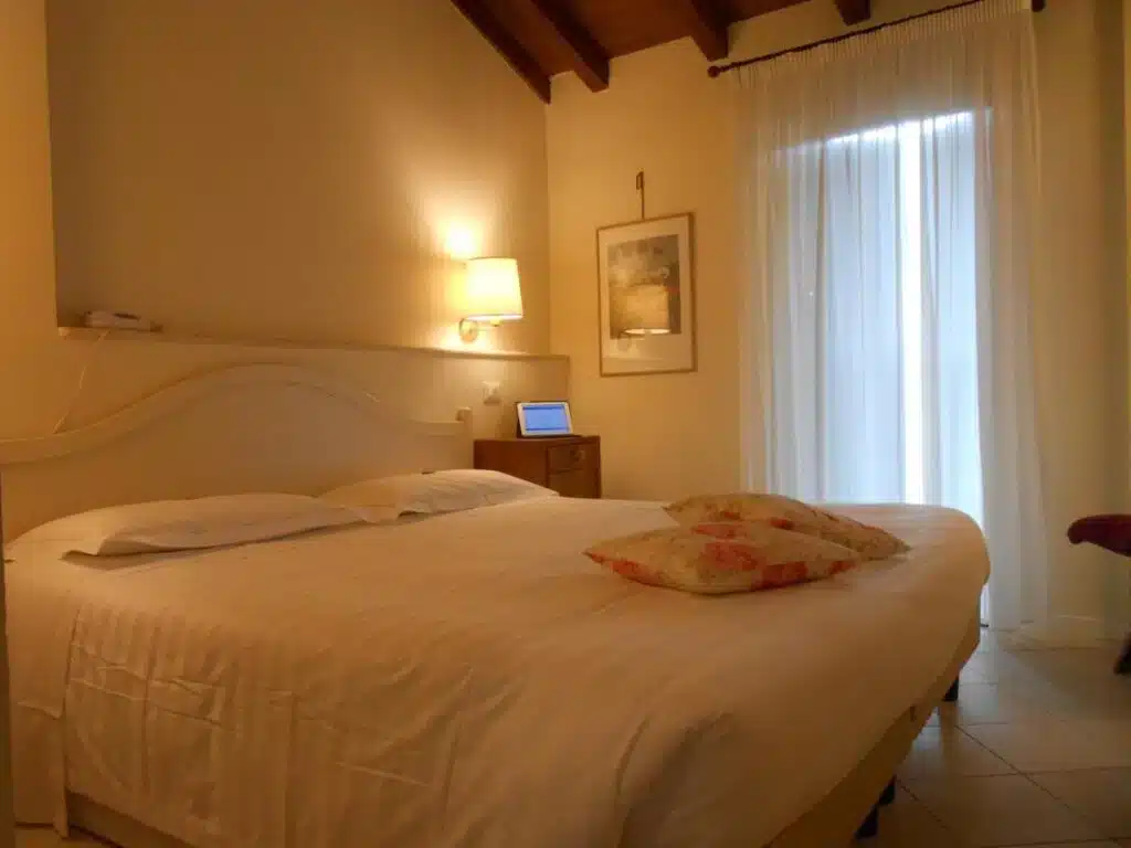 Où dormir à Bologne ? Les 4 meilleurs quartiers et hôtels (+ où ne pas loger) 🇮🇹 34 Hotel Atlantic, un hébergement pas cher près de Bologna Centrale