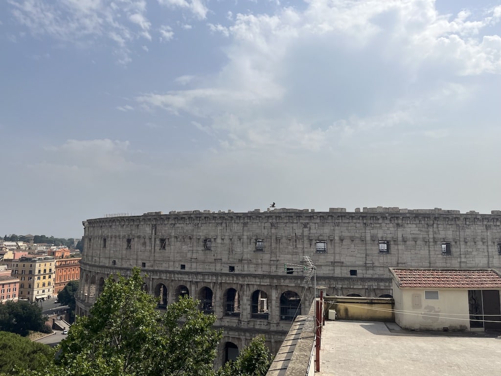 Où dormir à Rome ? Les 5 meilleurs quartiers et hôtels (+ ceux à éviter) 🇮🇹 72 hôtel avec rooftop et vue sur le Colisée