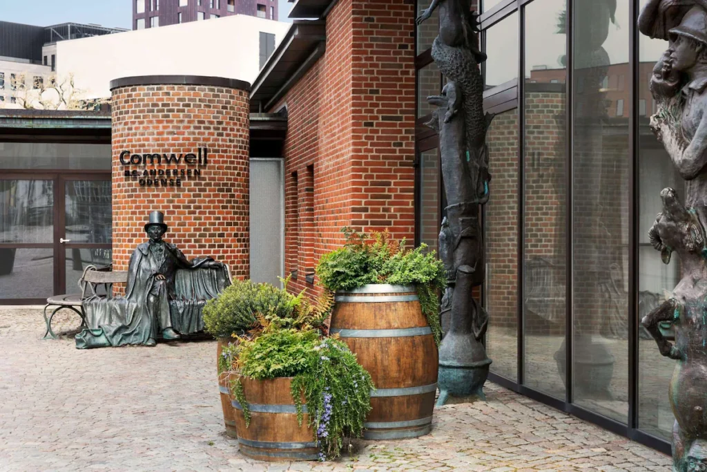 Où dormir à Odense ? Les 10 meilleurs hôtels de la ville natale de Hans Christian Andersen 🇩🇰 4 hôtel Comwell à Odense près de la maison de Hans Christian Andersen