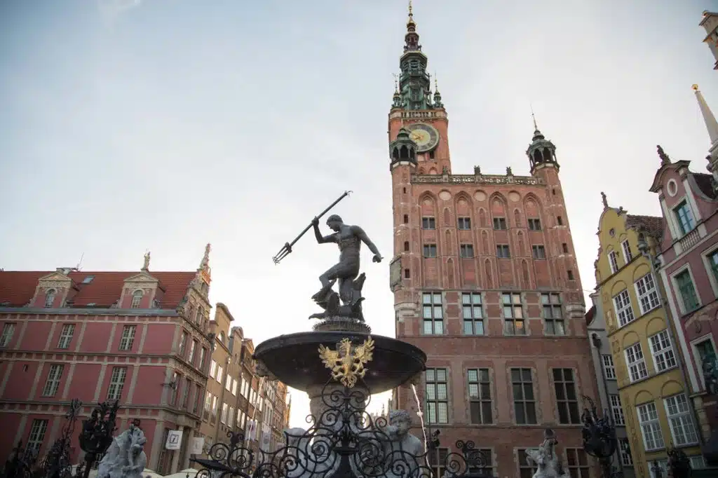 Où dormir à Gdansk ? Les 2 meilleurs quartiers et 7 hôtels formidables 🇵🇱 22 Hôtel de ville de Gdansk
