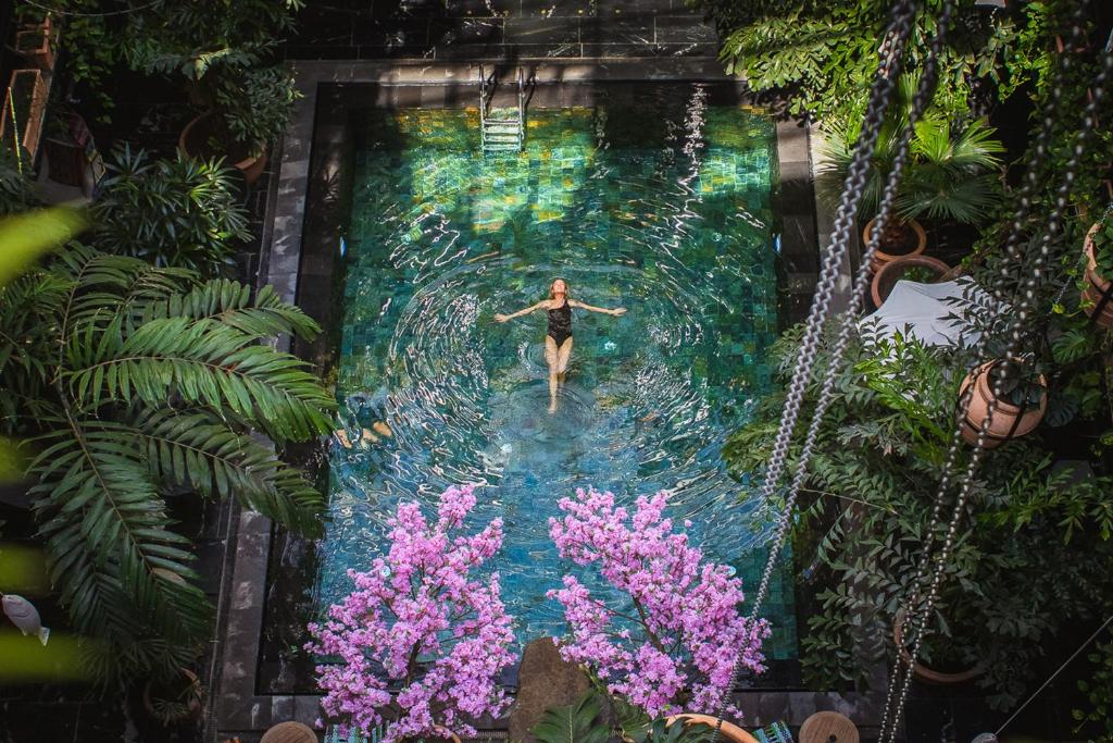 Hôtel Manon Les Suites et sa piscine intérieure