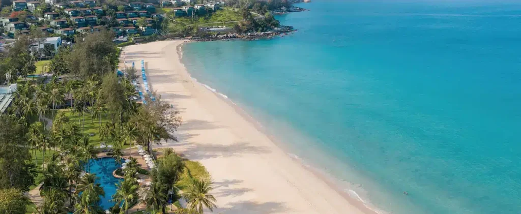 Où dormir à Phuket ? Les 9 meilleurs quartiers et hébergements uniques 🇹🇭 63 Hôtel sur la plage de Kata