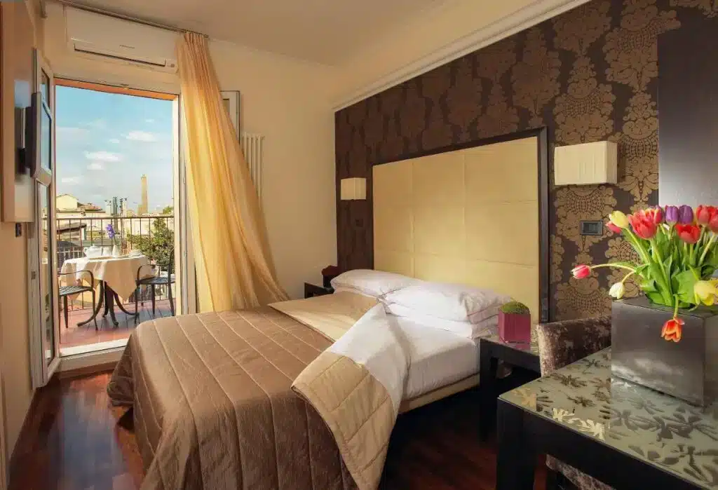Où dormir à Bologne ? Les 4 meilleurs quartiers et hôtels (+ où ne pas loger) 🇮🇹 30 Hotel Touring, un hôtel moins cher à Santo Stefano, Bologne
