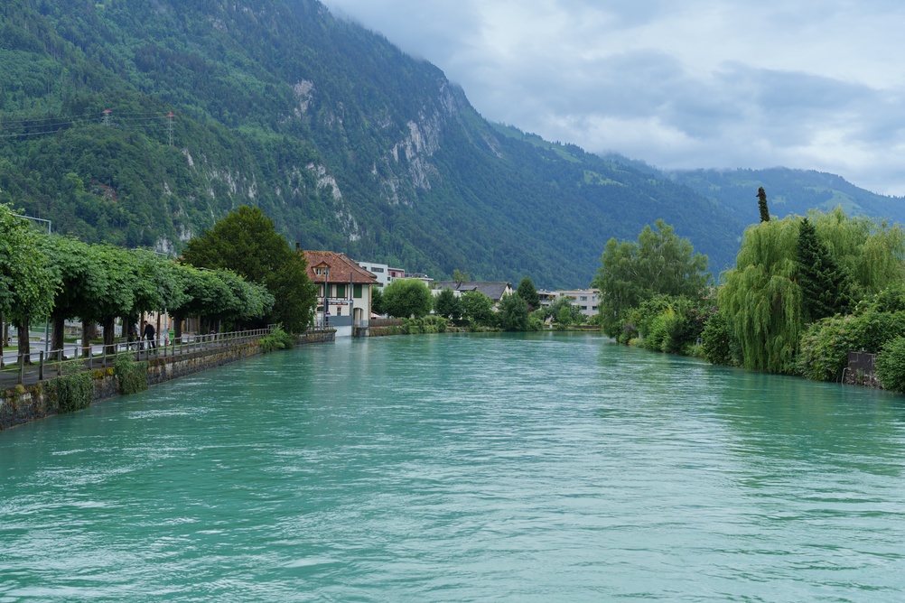 Où dormir en Suisse ? Les 7 meilleures villes et de bons hôtels 12 Interlaken West et l’Aar, en Suisse