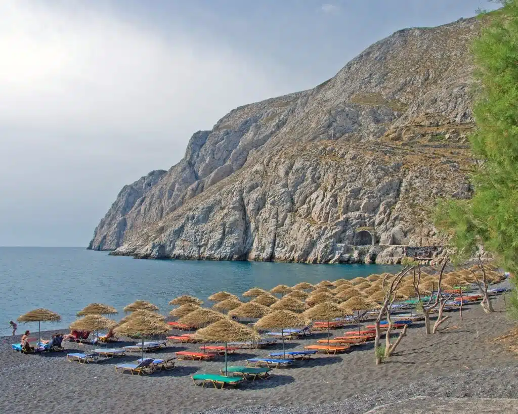 Où dormir à Santorin ? Les 5 meilleurs quartiers et hôtels (+ ceux à éviter) 🇬🇷 22 Kamari, Santorin