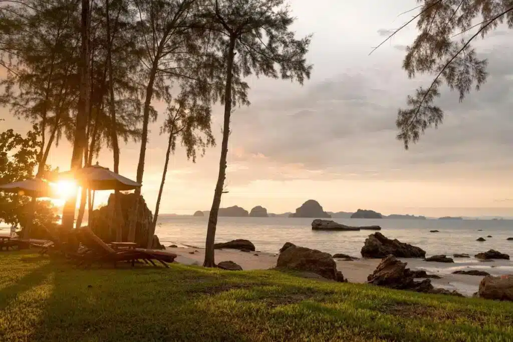 Où dormir à Krabi ? Les 6 meilleurs quartiers + hébergements uniques 🇹🇭 60 Krabi Home Resort, hôtel moins cher à Krabi