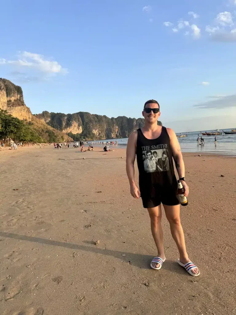Kristoffer Fons sur la plage d’Ao Nang