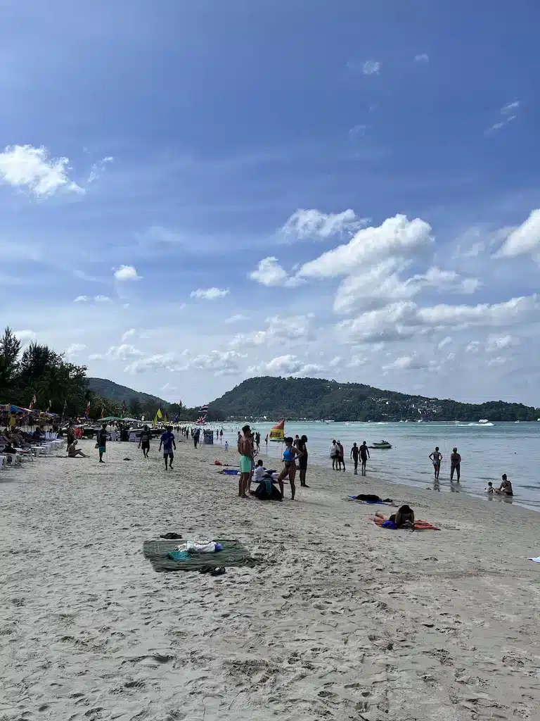 Où dormir à Phuket ? Les 9 meilleurs quartiers et hébergements uniques 🇹🇭 54 La plage de Patong