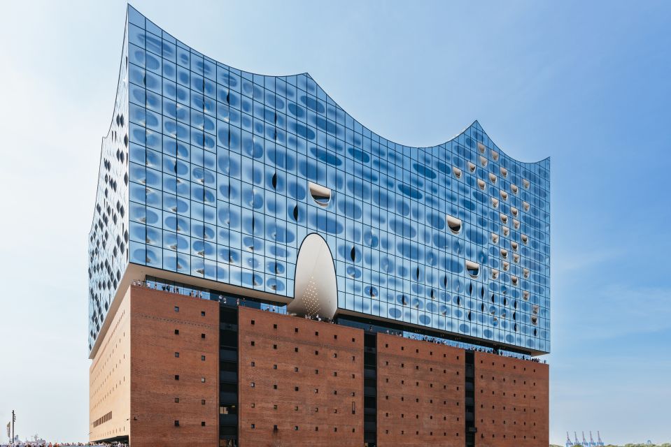 La salle de concert de l’Elbphilharmonie au bord du port de Hambourg