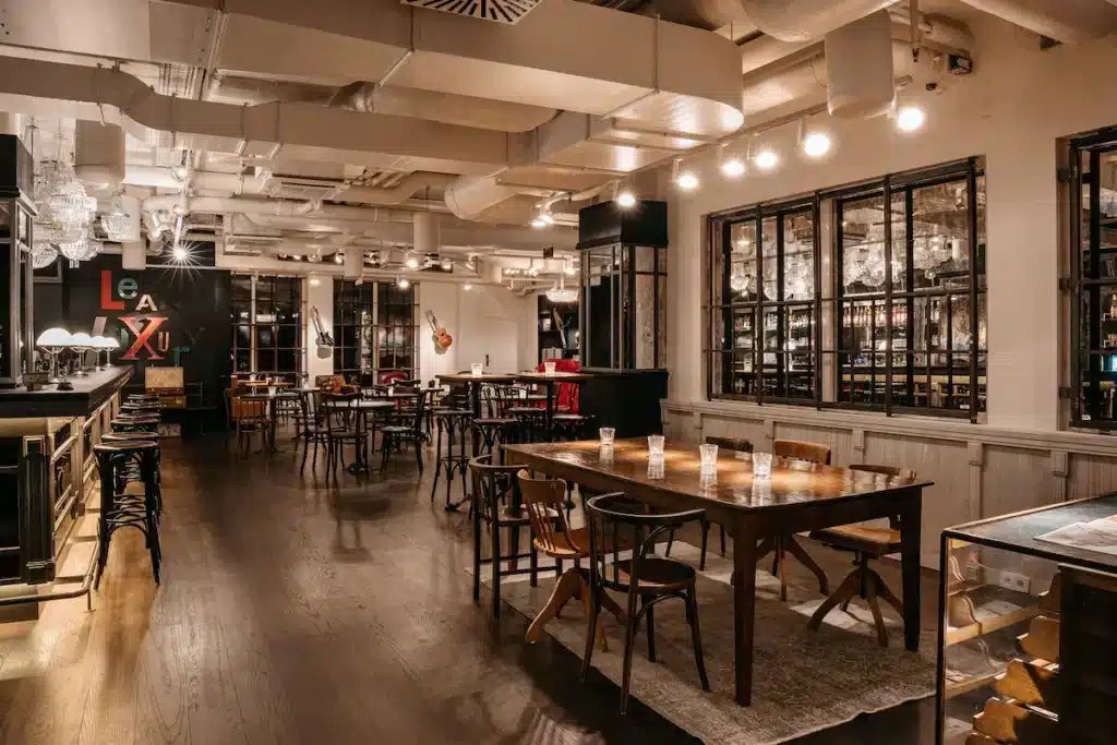 Où dormir à Vienne ? Les 4 meilleurs quartiers et hôtels (+ ceux à éviter) 🇦🇹 42 Le bar du Ruby Lissi Hotel Vienna