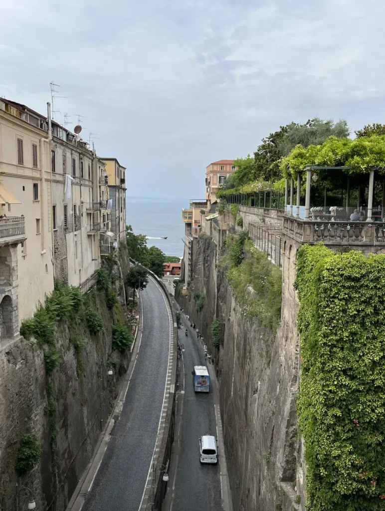 Que faire sur la côte amalfitaine : 17 incontournables et pépites cachées 🍋 35 Le centre de Sorrente