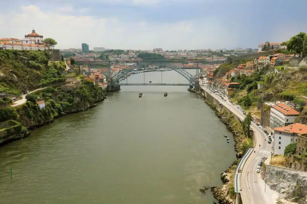 Le fleuve Douro à Porto, au Portugal.