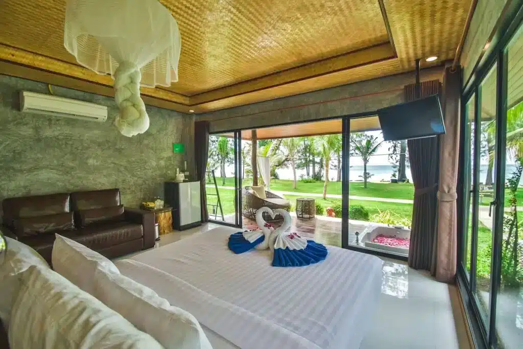 Où dormir à Krabi ? Les 6 meilleurs quartiers + hébergements uniques 🇹🇭 56 Long Beach Chalet, dormir en bord de plage à Koh Lanta