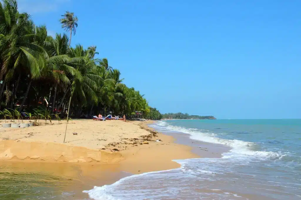 Où dormir à Koh Samui ? Les 5 meilleurs quartiers et hôtels (+ ceux à éviter) 🇹🇭 80 Mae Nam, le meilleur quartier où dormir pour des vacances tranquilles à Koh Samui
