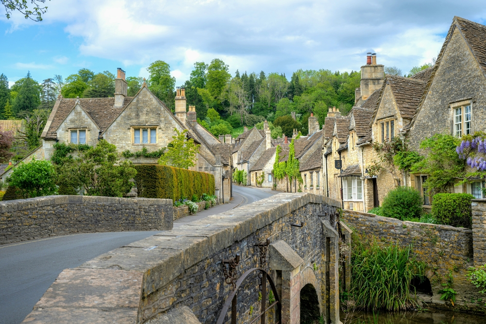 Où dormir dans les Cotswolds ? Les 7 meilleures villes et de bons hôtels 16 Maisons en pierre et pont à Castle Combe