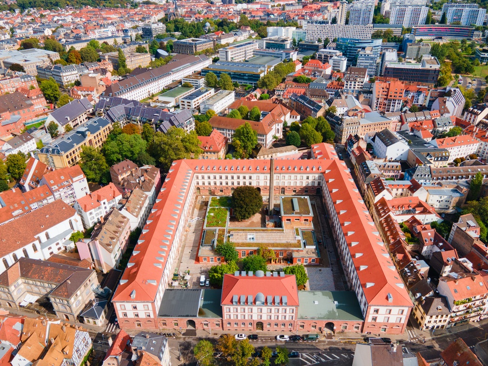 Où dormir à Strasbourg ? Les 6 meilleures zones et de bons hôtels 11 Vue aérienne de l’ancienne Manufacture des Tabacs dans la Krutenau à Strasbourg