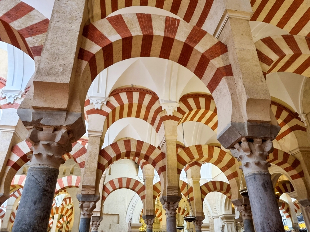 Les arcs et les colonnes de la Mezquita de Cordoue