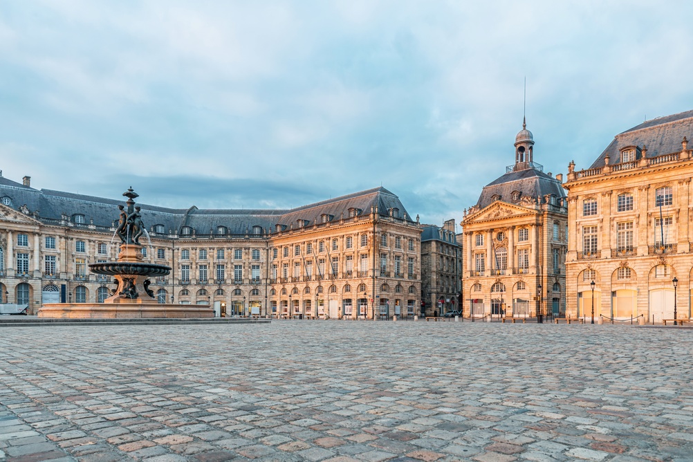 La place de la Bourse et la fontaine des Trois Grâces à Bordeaux