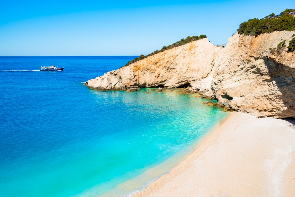 Porto Katsiki à Lefkada avec ses falaises blanches et sa mer d’un bleu azur